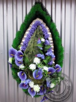 Траурный венок на похороны из искусственных цветов "Юнона"